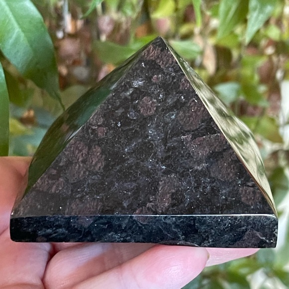Genuine black tourmaline and Garnet pyramids - Picture 4 of 6